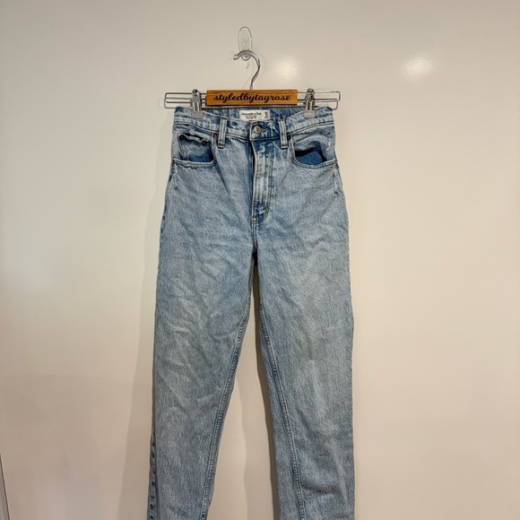 Abercrombie & Fitch Curve Love Ultra High Rise 90’s Straight Jean - Picture 6 of 7